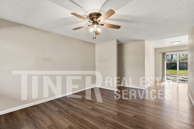 Building Photo - 9024 Leatham Ave