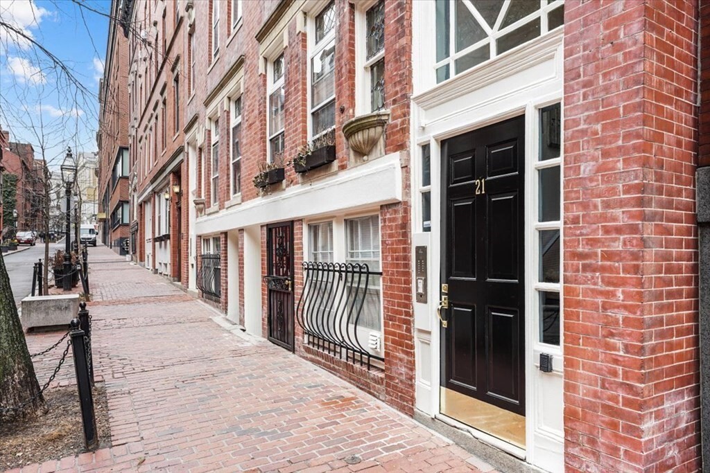 Primary Photo - 21 Temple St