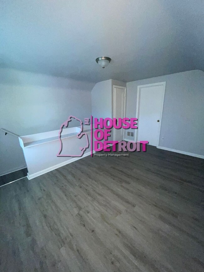 Building Photo - 3 BEDROOM | 1 BATH | FREE PRE SCREEN