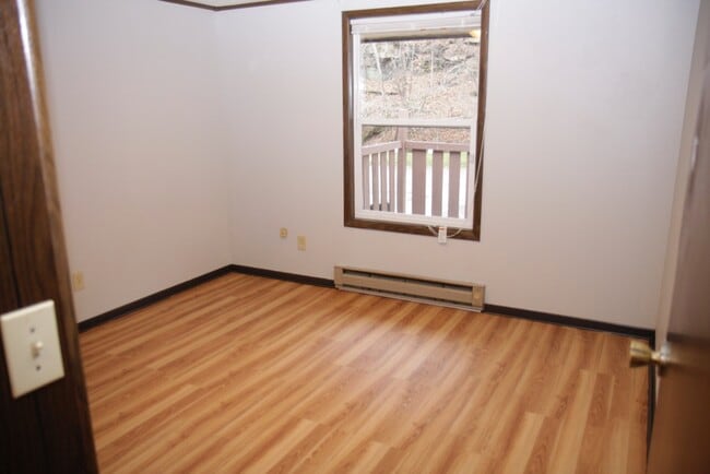 Foto del edificio - 378 Witcher Creek Rd