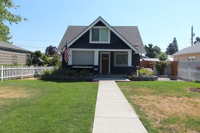 Building Photo - 4918 N. Madison St. Spokane, WA 99205 - Nu...