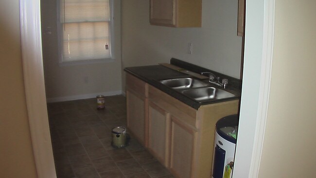 Kitchen - 4604 Springview Rd