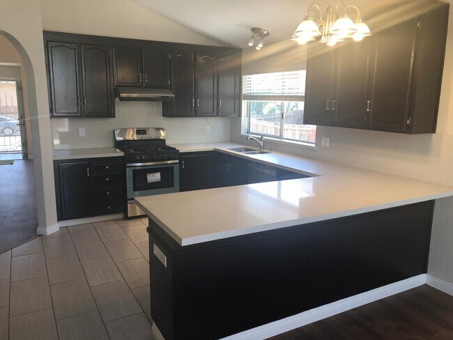 Foto del edificio - 1032 Wood Hollow Cir