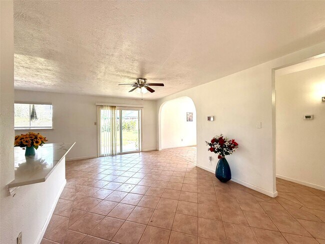 Foto del edificio - 9350 Guywood St