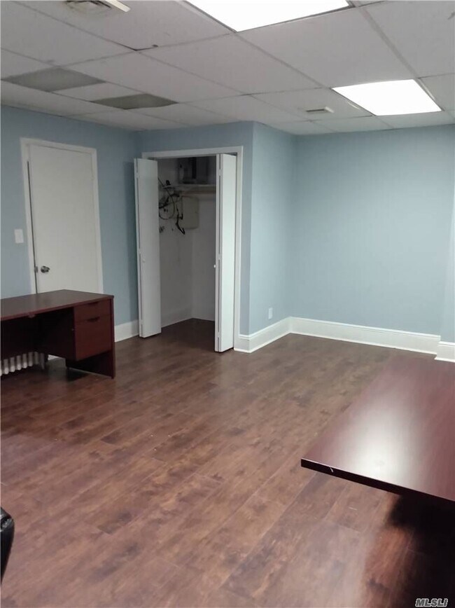 Interior Photo - 86-22 Jamaica Ave