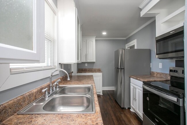 Photo - 1111 Westchester Dr Apartment