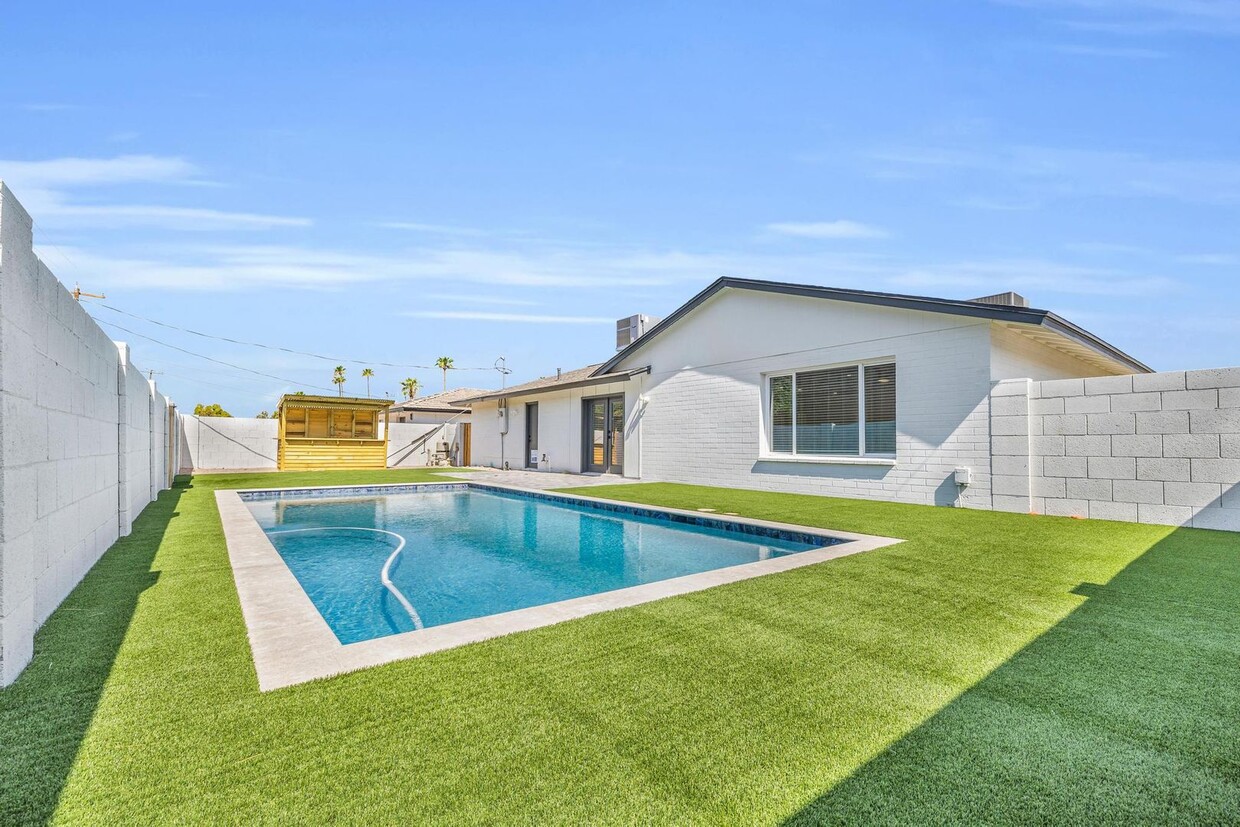 Primary Photo - 6 BED/4 BATH Complete remodel with backyard pool & bar