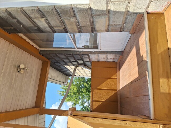 Foto del edificio - 627 Douglas Ave