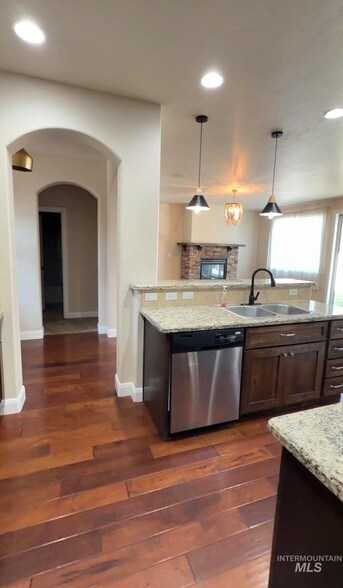 Building Photo - 4678 N Elmstone Ave