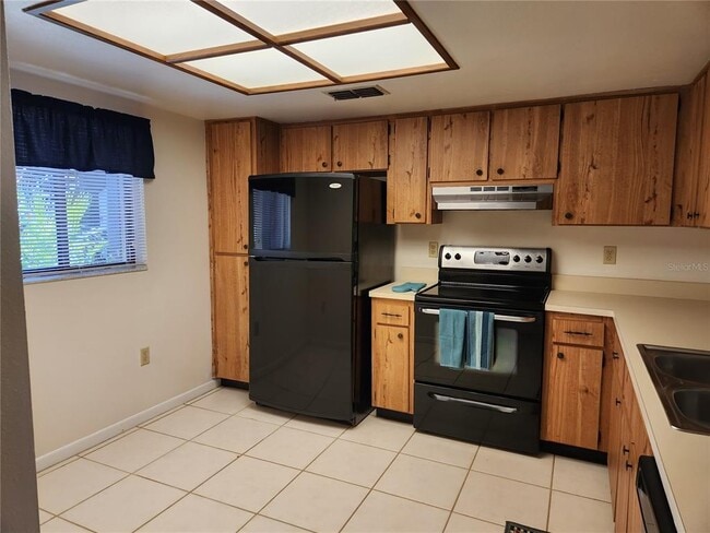 Building Photo - 2685 Sabal Springs Cir
