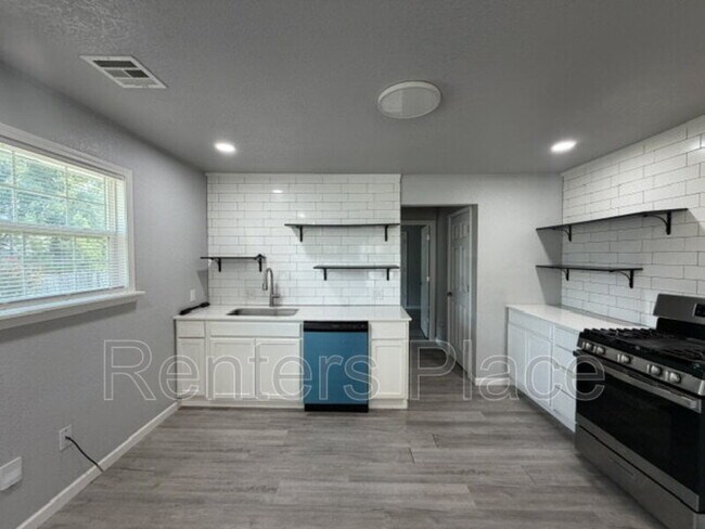 Foto del edificio - 201 S Jamestown Ave
