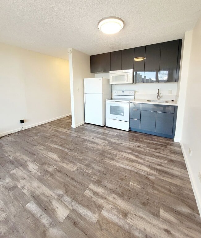 AVAILABLE | Updated Studio | Location: Waikiki, Fairway Villa | Includes: Assigned Parking Space,... - AVAILABLE | Updated Studio | Location: Waikiki, Fairway Villa | Includes: Assigned Parking Space,... Apartment