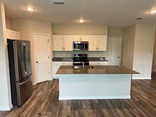 Building Photo - 7959 Peace Lily Ave
