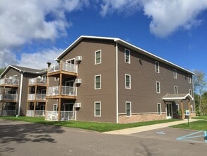 Building Photo - 2440 Southwoods Dr