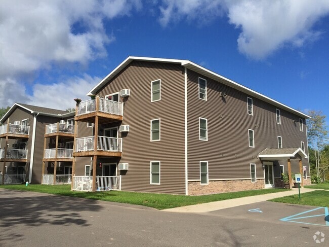 Building Photo - 2440 Southwoods Dr