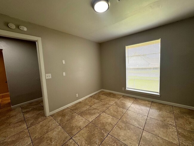Foto del edificio - 3 bedroom 2 bathroom Duplex!