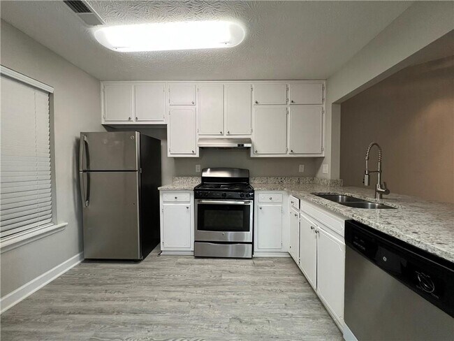 Foto del edificio - 5376 Cherry Wood Dr
