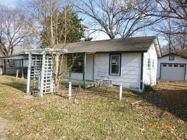 Primary Photo - 1120 Southeast Garden Dr