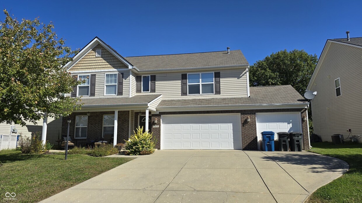 Foto principal - 7952 Bombay Ln