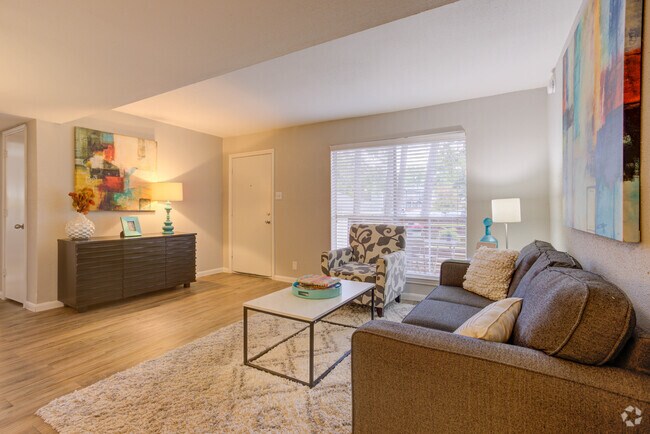Living Area - Bend at Oak Forest Apartments