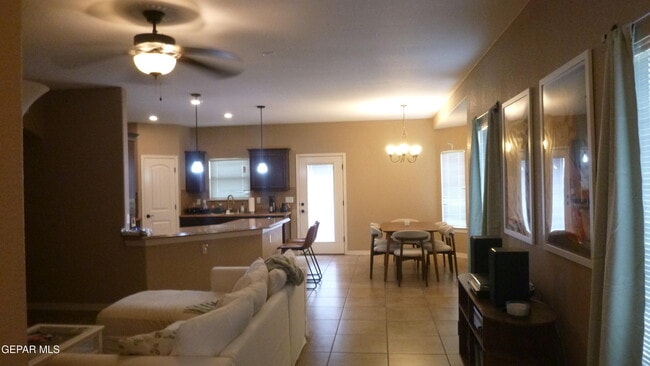 Foto del edificio - 14229 English Point Ave