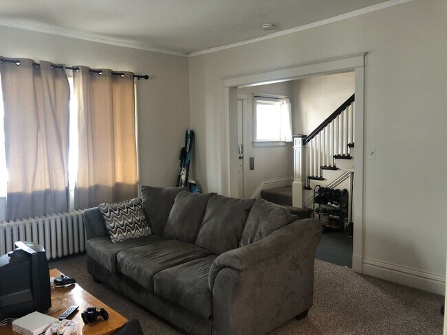 Foto del edificio - AVAILABLE JUNE - Traditional 4 Bed 2 Bath ...