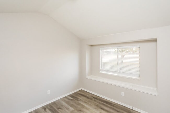 Building Photo - 525 Skelton St
