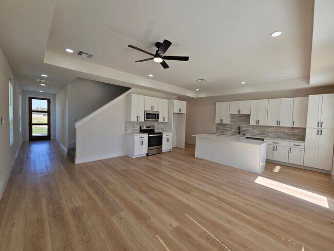 Foto del edificio - Ready for immediate move in!