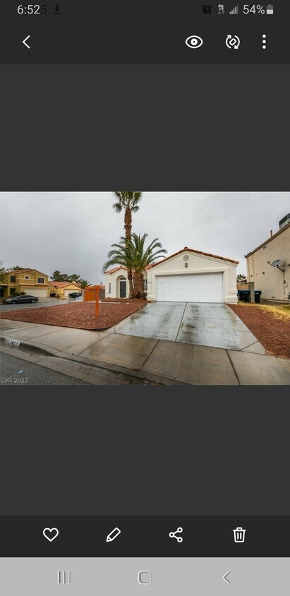 Quiet neighborhood! Street, garage, and driveway parking - 3425 Ferrell St