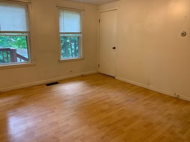 Building Photo - 23 James Street Unit R