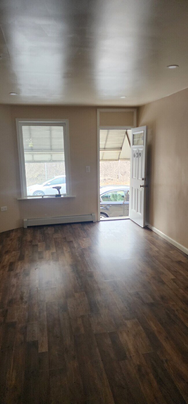 Photo - 639 Clinton St House