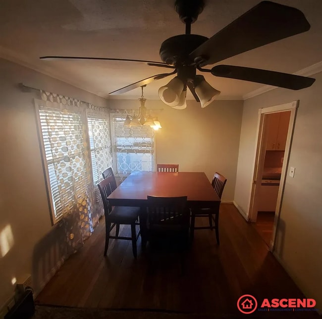 Foto del edificio - Charming 3BR/2BA Home in Bakersfield – 1,708 Sq Ft with Stove Included!