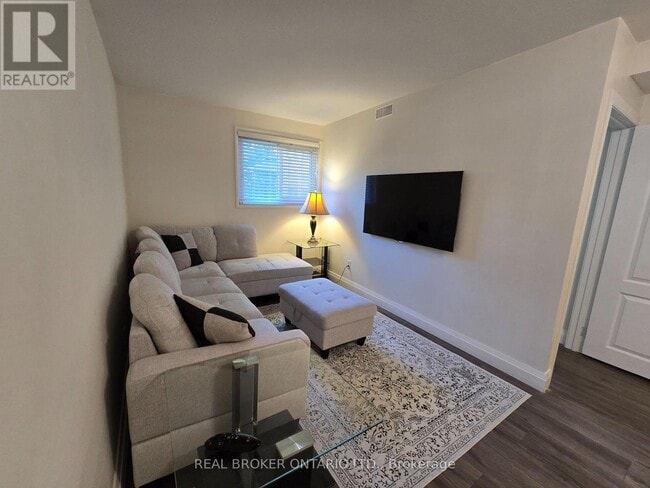 Building Photo - 60 Heatherside Dr