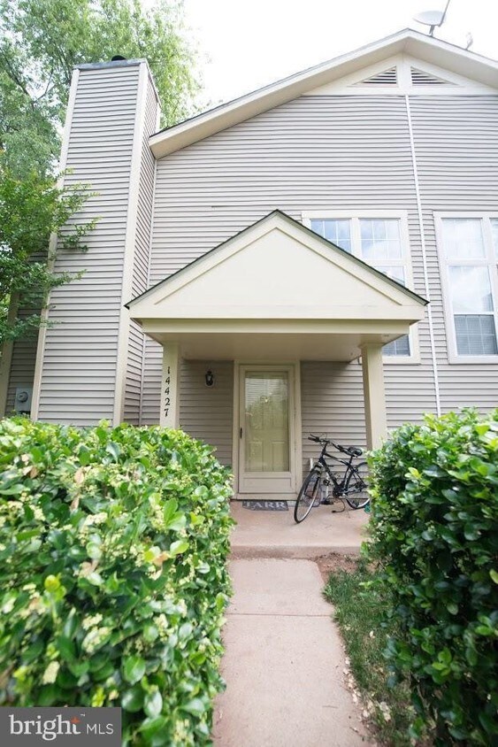 14427 Gringsby Ct, Centreville, VA 20120 Townhome Rentals in
