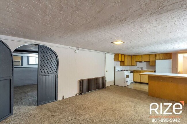 Building Photo - 919 Wilson Ave S