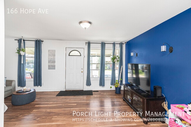 Building Photo - Excellent Family Home in Walkable Location