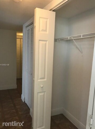 Foto del edificio - 2 br, 1 bath  - 1825 W 56th St