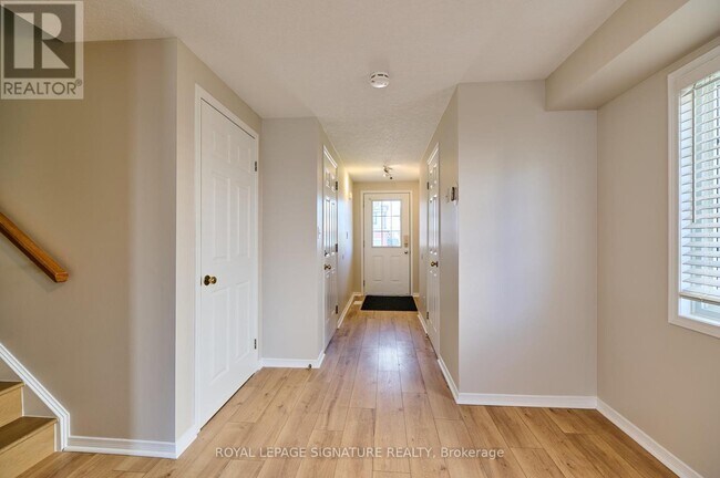 Building Photo - 16 Chantilly St