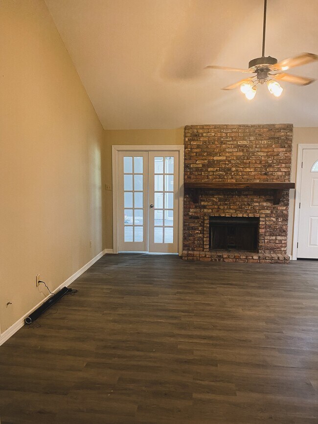 Foto del edificio - 200 Timberwood Dr