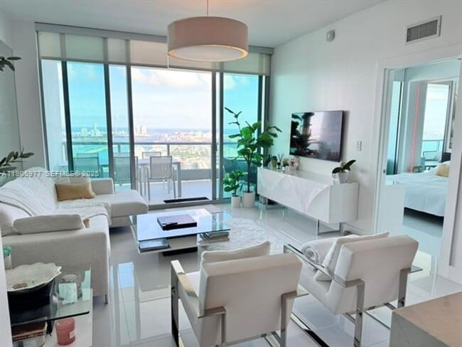 Photo - 900 Biscayne Blvd Apartment