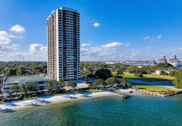 Foto del edificio - 5600 N Flagler Dr