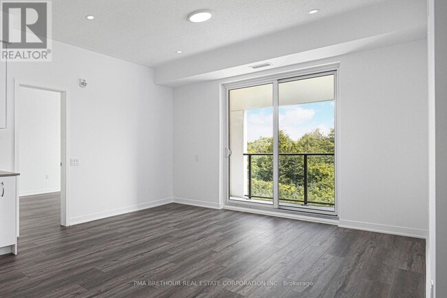 Photo du bâtiment - 385 Arctic Red Dr