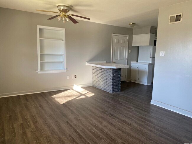 Building Photo - 131 Farmere Cir