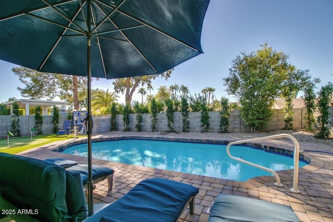 Foto principal - 6813 E Grandview Dr