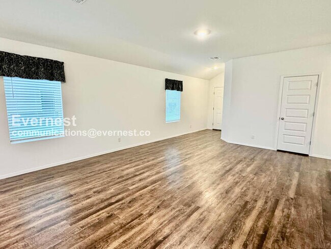 Foto del edificio - 707 N Dogwood Ave