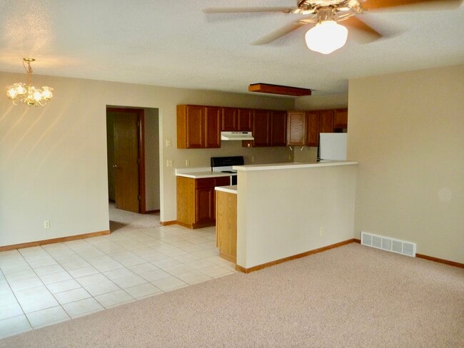 Building Photo - 2216 Melanie Ln