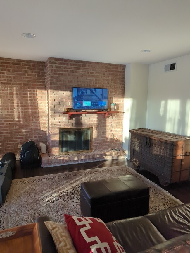 Foto del edificio - 5529 E Lake Dr