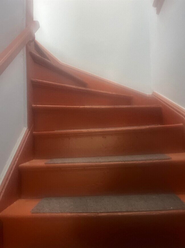 Foto del edificio - 329 Claremont Ave