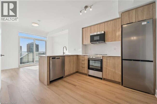 Building Photo - 25 Wellington St S