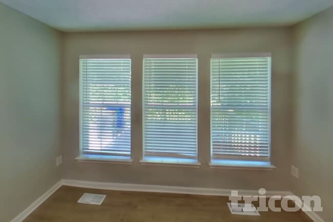 Building Photo - 9845 Bayline Cir